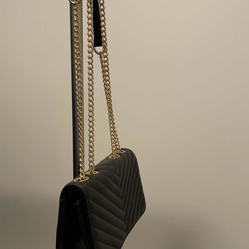 Padded black bag| shoulder bag